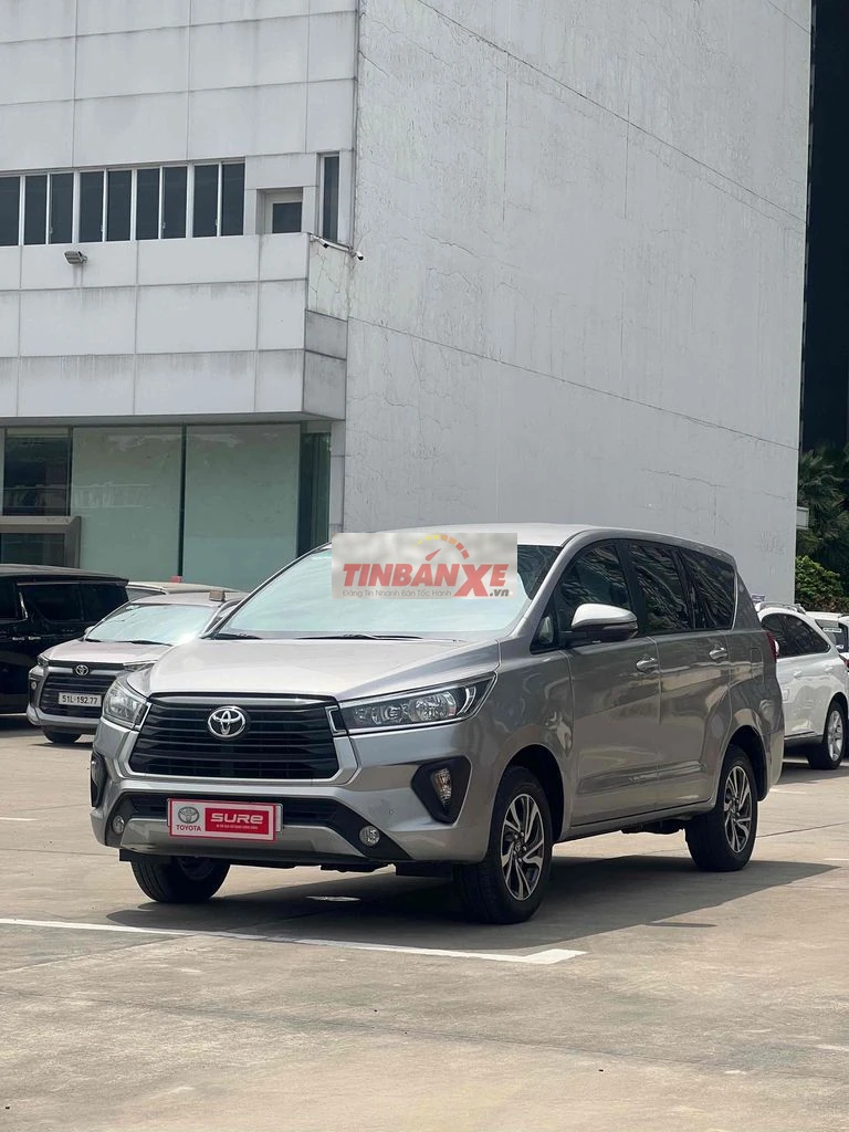 Toyota Innova E MT 2022 Bạc 75.000 km
