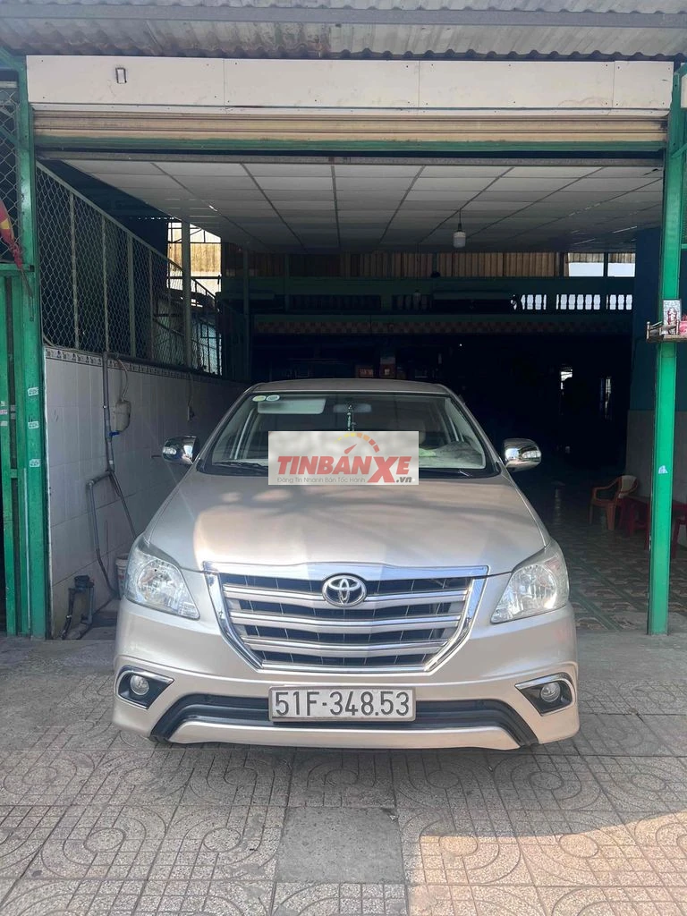 Toyota Innova Vàng cát