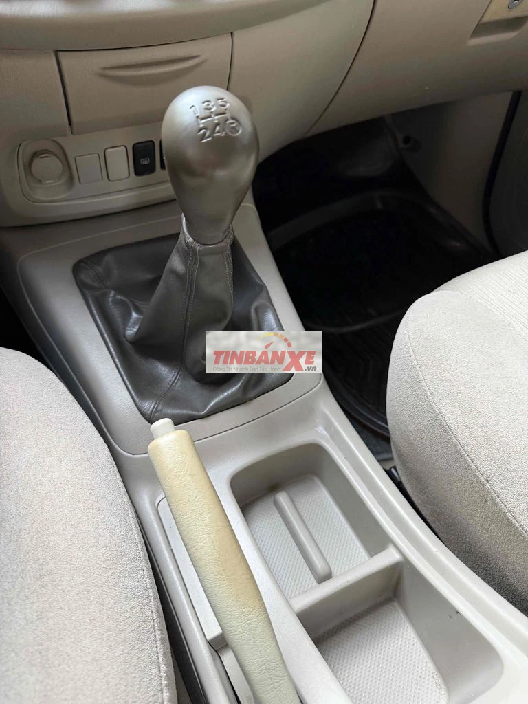 Toyota Innova 2015 Bạc 97000 km