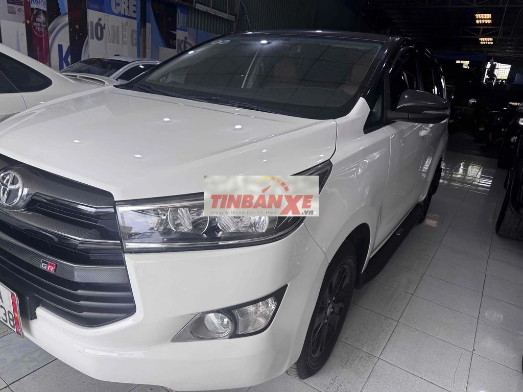 Toyota Innova 2018 2.0E Trắng