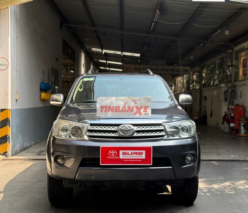 Toyota Fortuner 2011 Xám 97.963 km