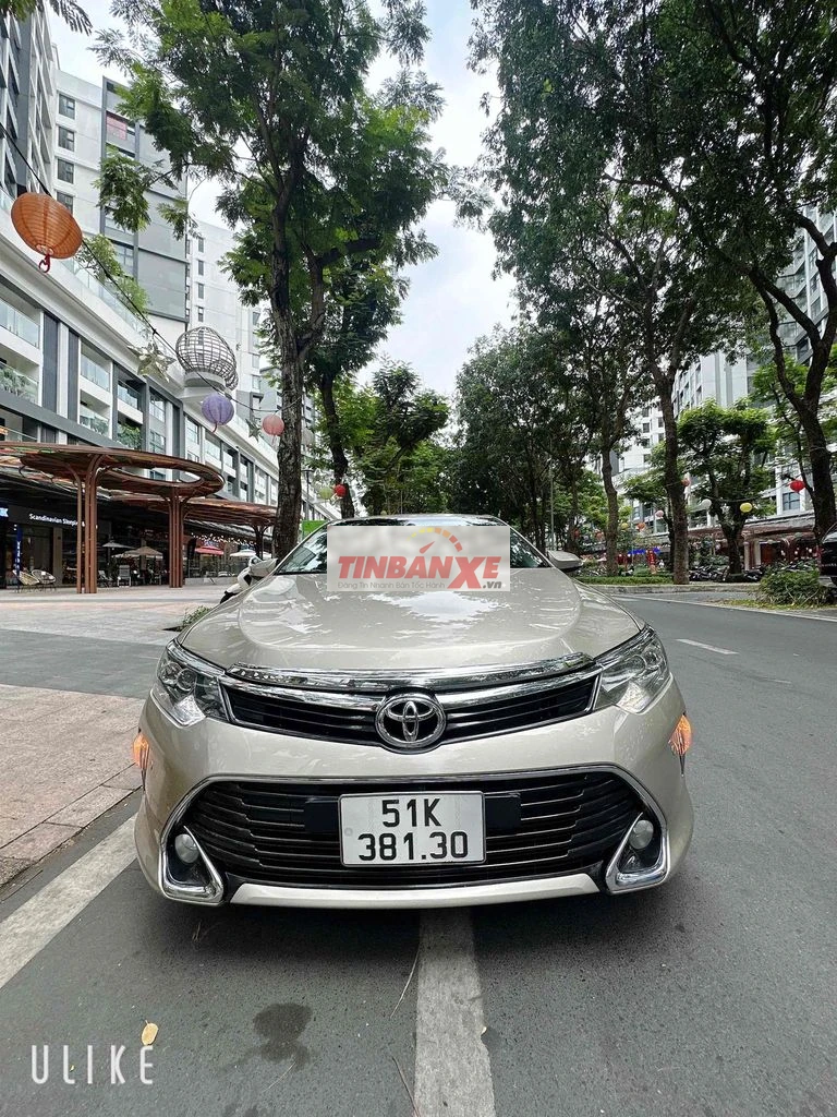 Bán Toyota Camry 2018 2.5Q 8 vạn. Xe Nữ chạy đi ít