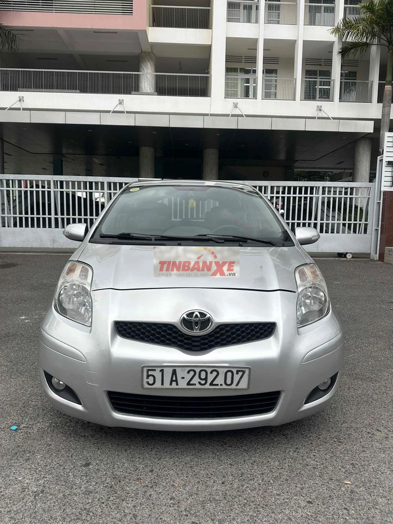 Toyota Yaris 2011 Bạc