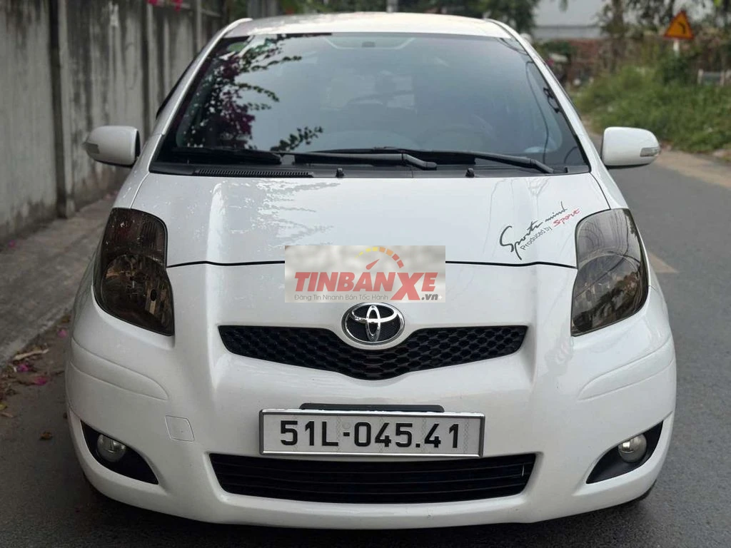 Toyota Yaris màu Trắng Tự động