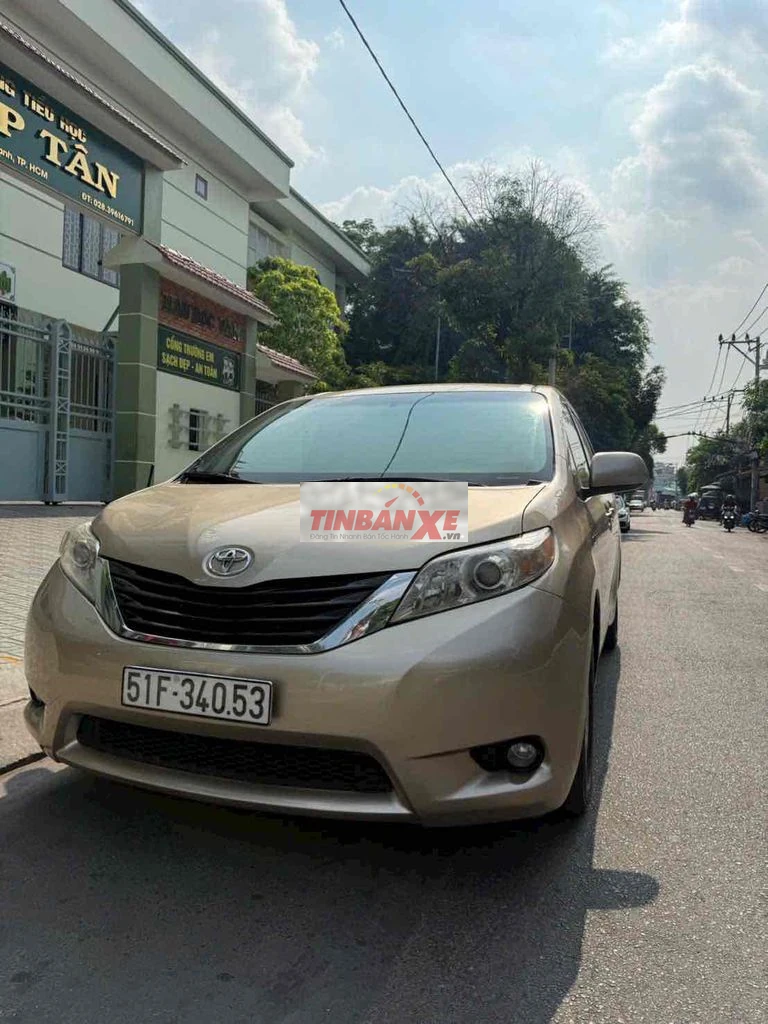 Toyota Sienna LE 2010 Vàng cát