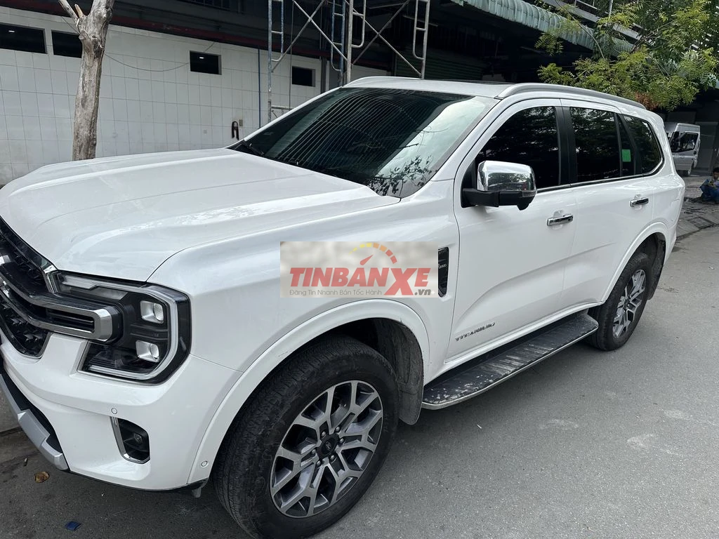 Ford Everest Titanium 2023 bảo hành 2027 vay 75%