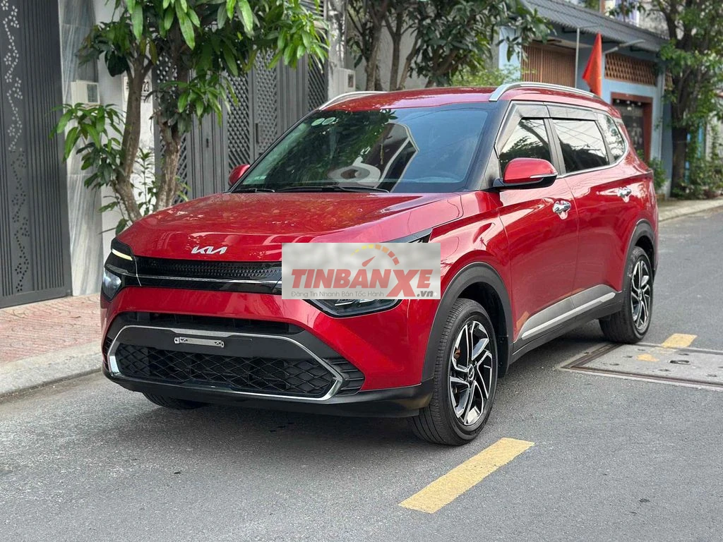 Kia Carens 2024 Luxury màu đỏ rất mới