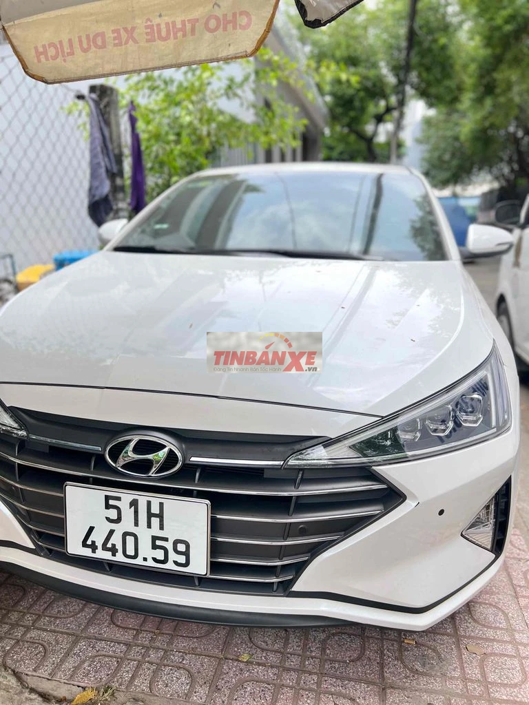 Cần bán Elantra 2.0 HAT 2020 Chạy 6.000Km Mới 95%😊