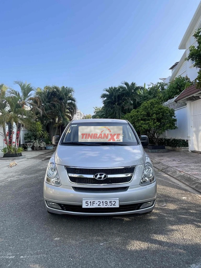 Hyundai Starex 2010 Bạc