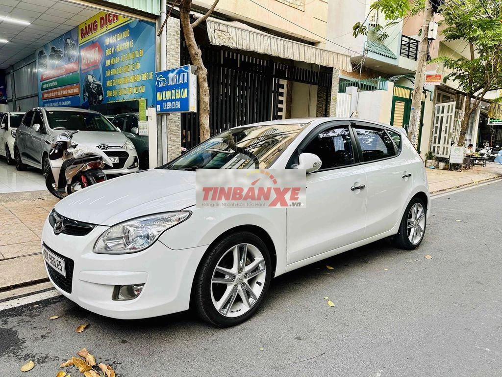Hyundai i30 Trắng 5 chỗ