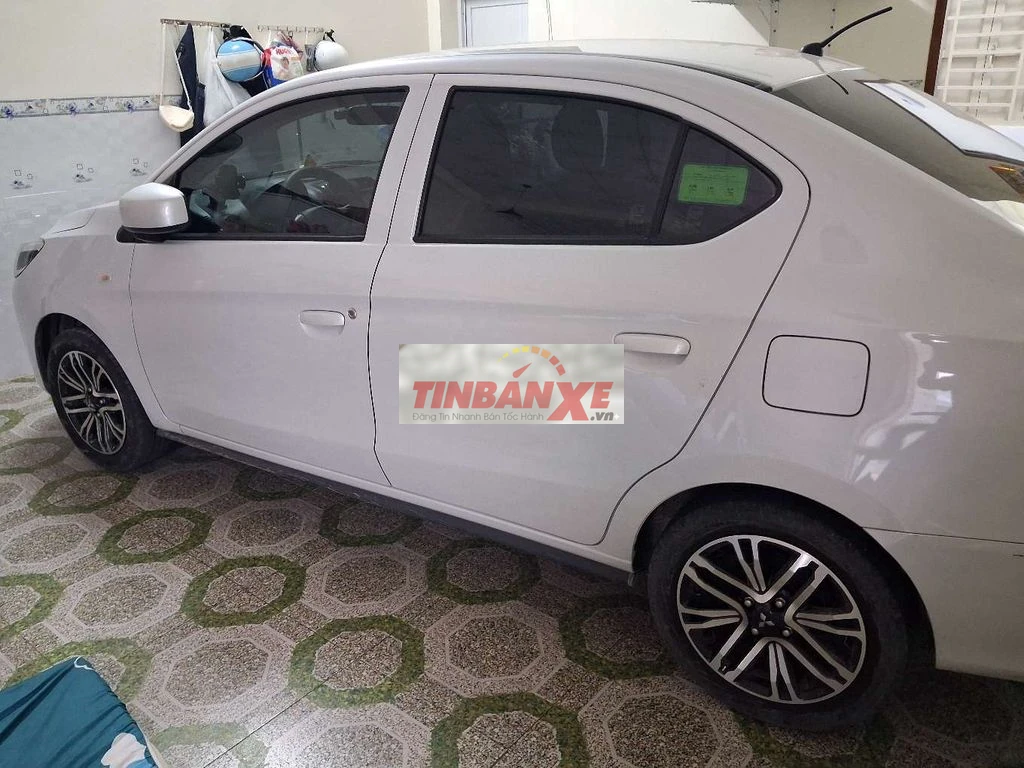 Mitsubishi Mirage màu Trắng