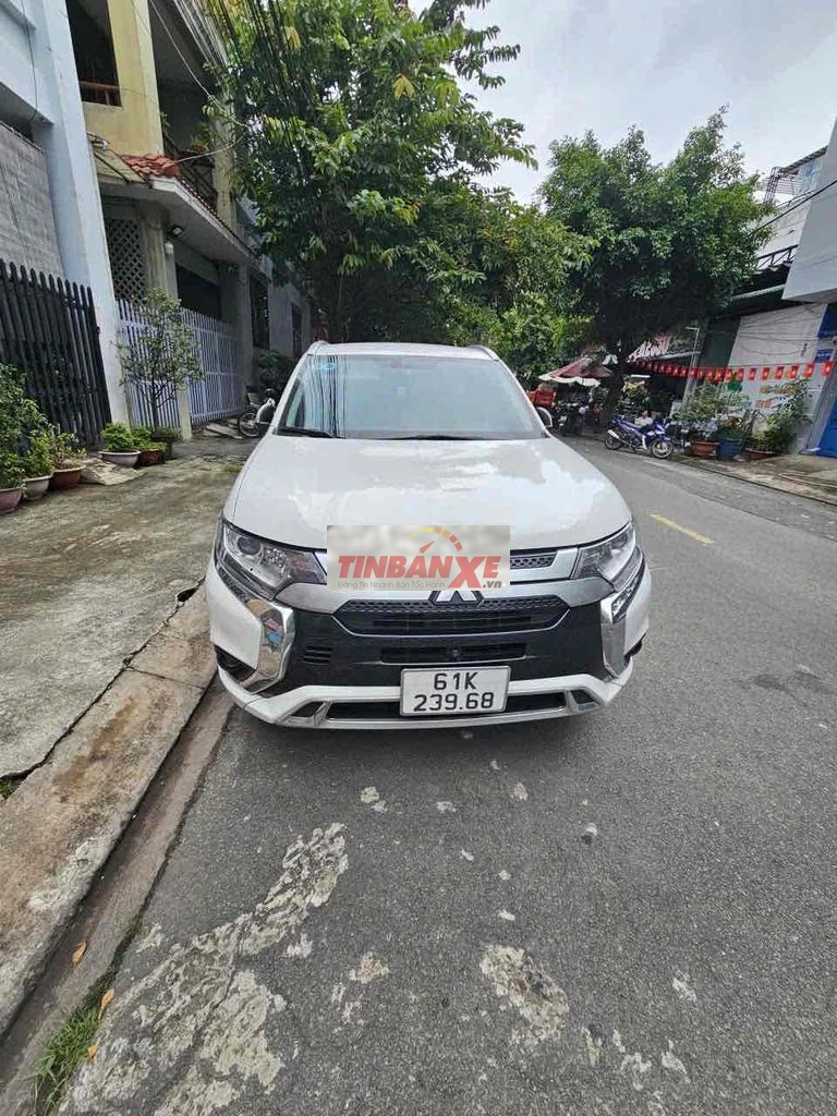 Mitsubishi Outlander 2023 Trắng 30000 km