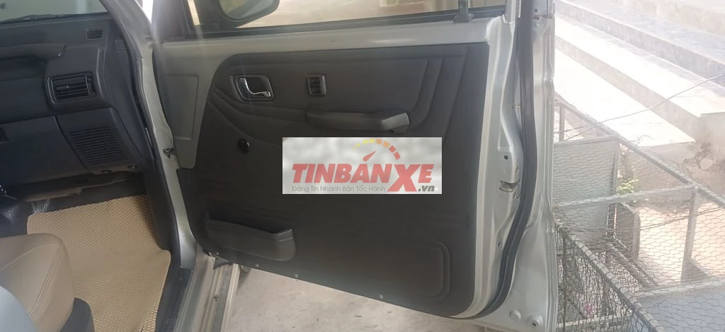 Mitsubishi Pajero Bạc