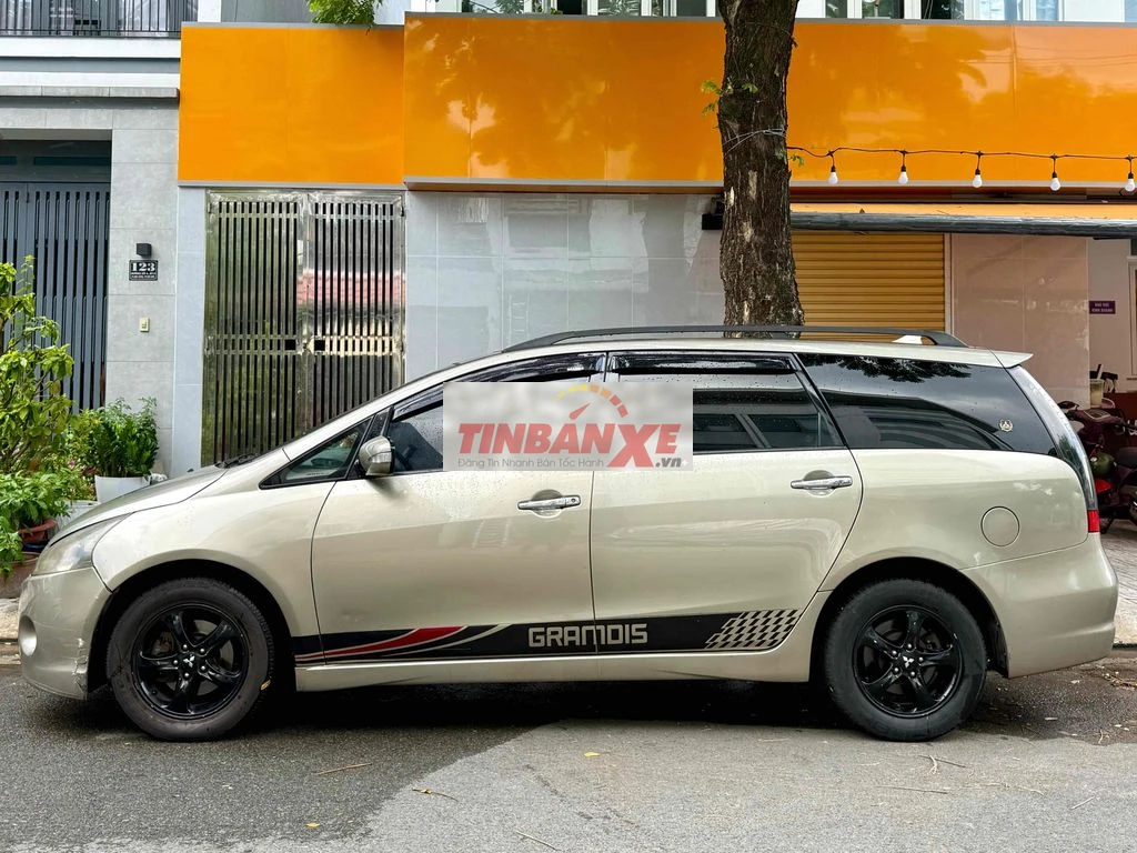 Mitsubishi Grandis 2006 Vàng cát