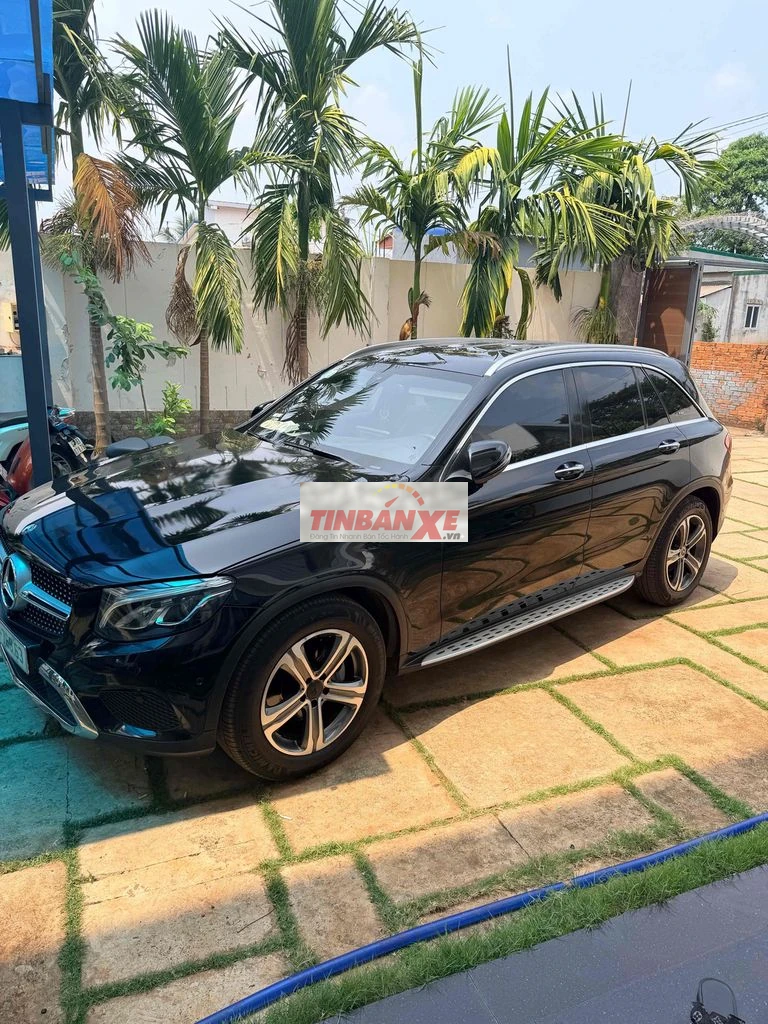 Mercedes-Benz GLC 200 Đen 16 vạn