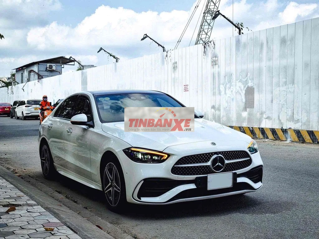 Mercedes-Benz C300 AMG 2022 Trắng