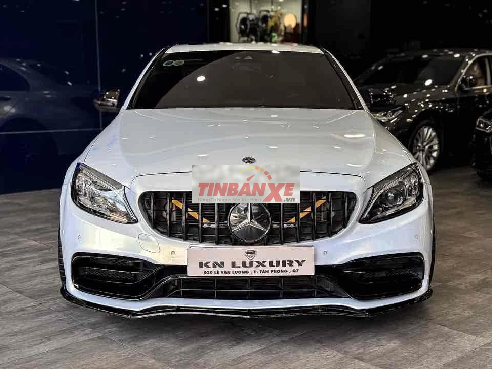 Mercedes C300 AMG Model 2020 69.000km Trắng