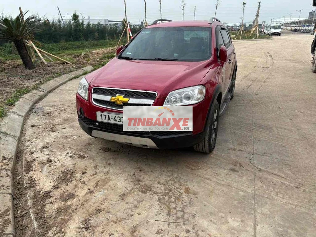 Chevrolet Captiva Số sàn 7 chỗ Đỏ