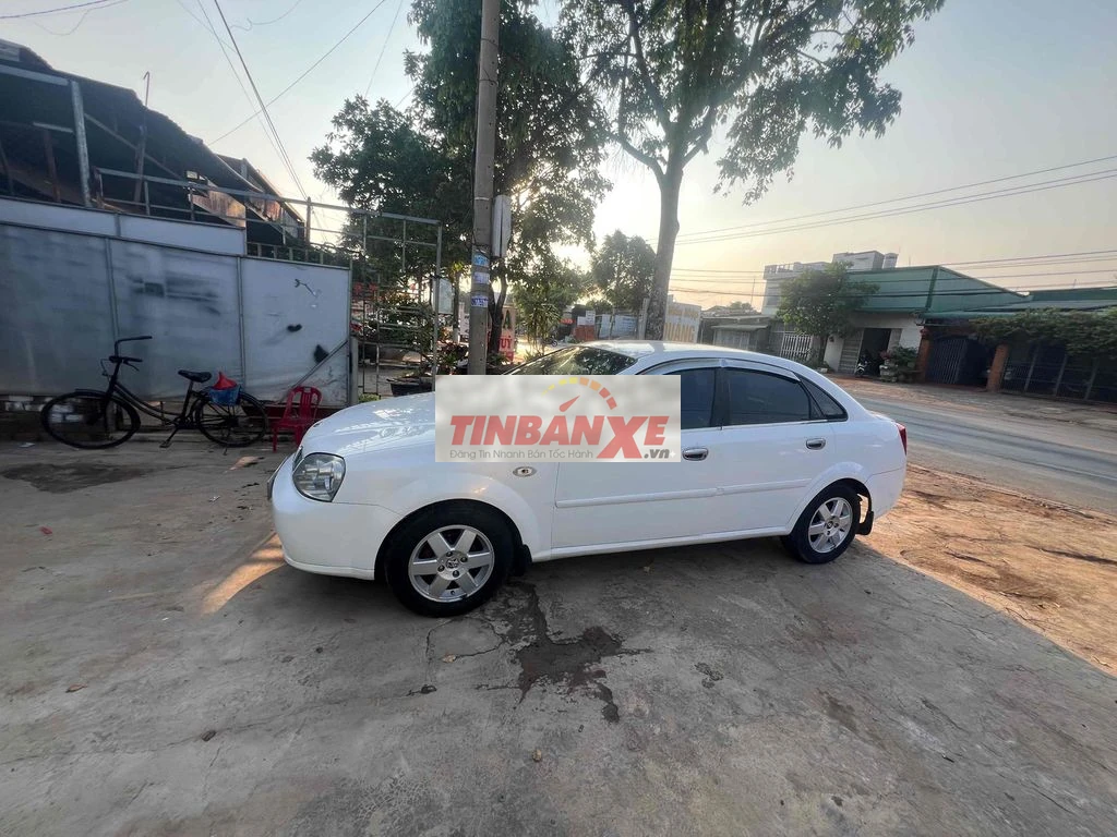 Chevrolet Lacetti Trắng