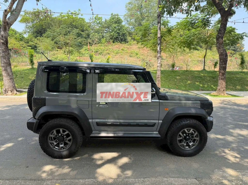 Suzuki Jimny 2024 Xám 6768 km