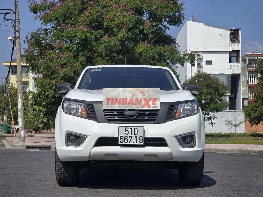 Navara 201i8 premium AT 1 cầu 130.000km bh 1 năm