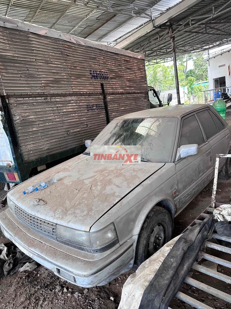 Nissan Bluebird 1988 Xám