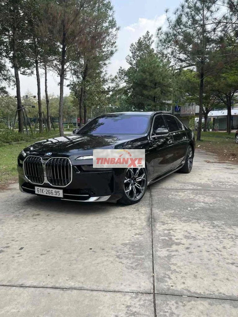 BMW 735i Pure Excellence sx 2023