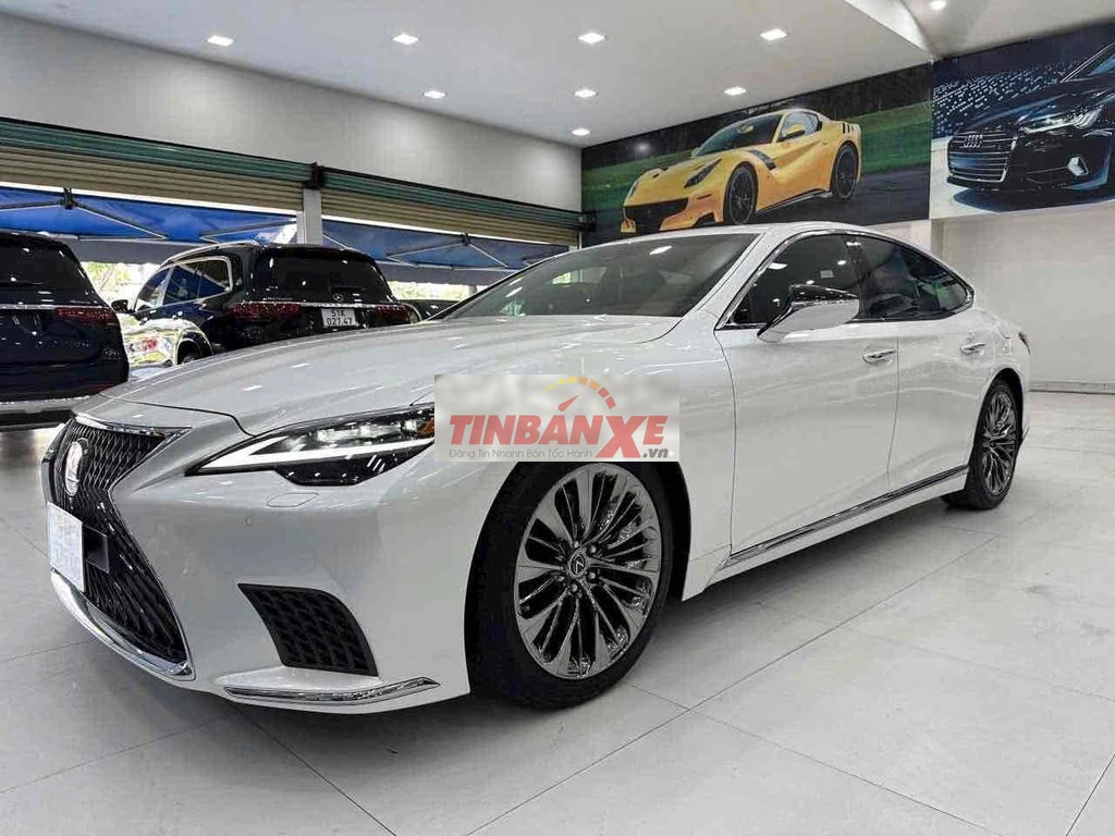 Lexus LS500 2022 Trắng 32.000 km