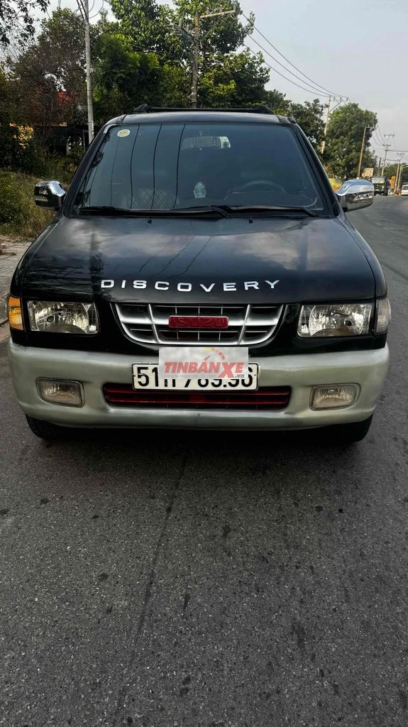 Isuzu Discovery màu Đen số sàn