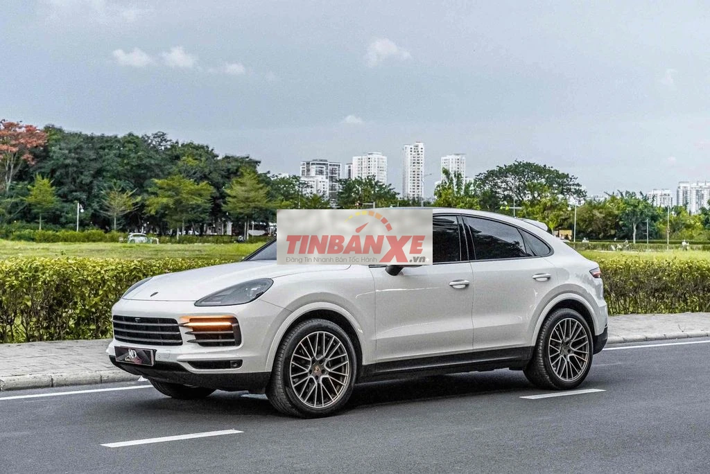 Cayenne Coupe Model 2023 màu trắng nt đỏ siêu đẹp