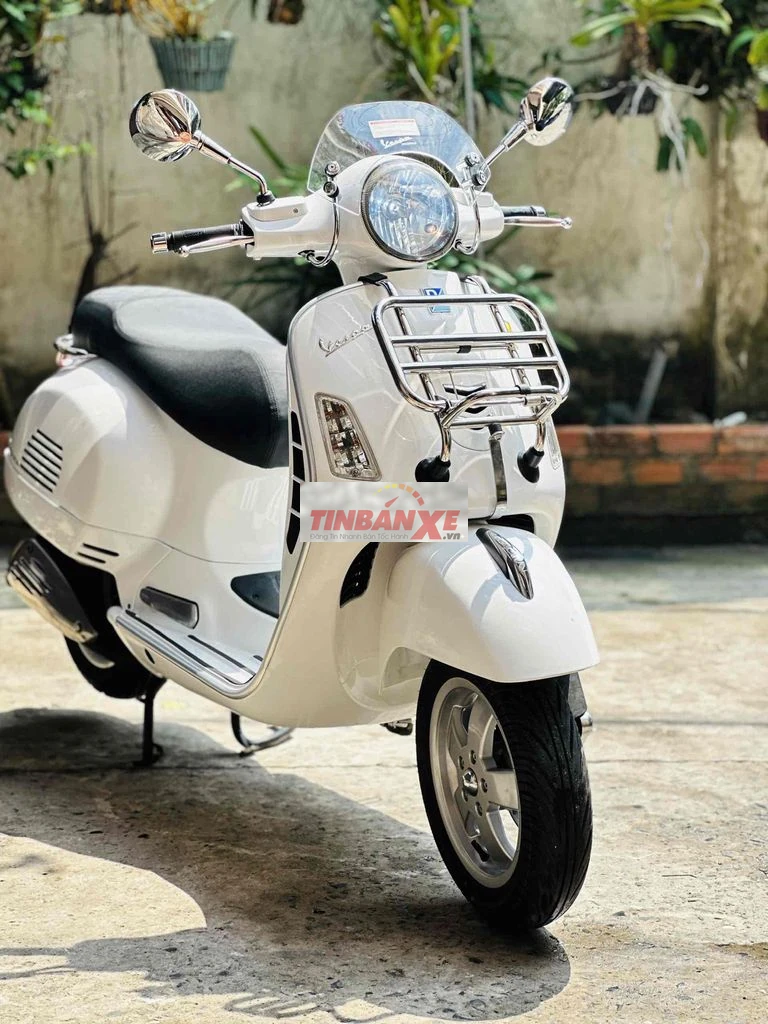 Piaggio Vespa GTS 125CC 2015 Trắng