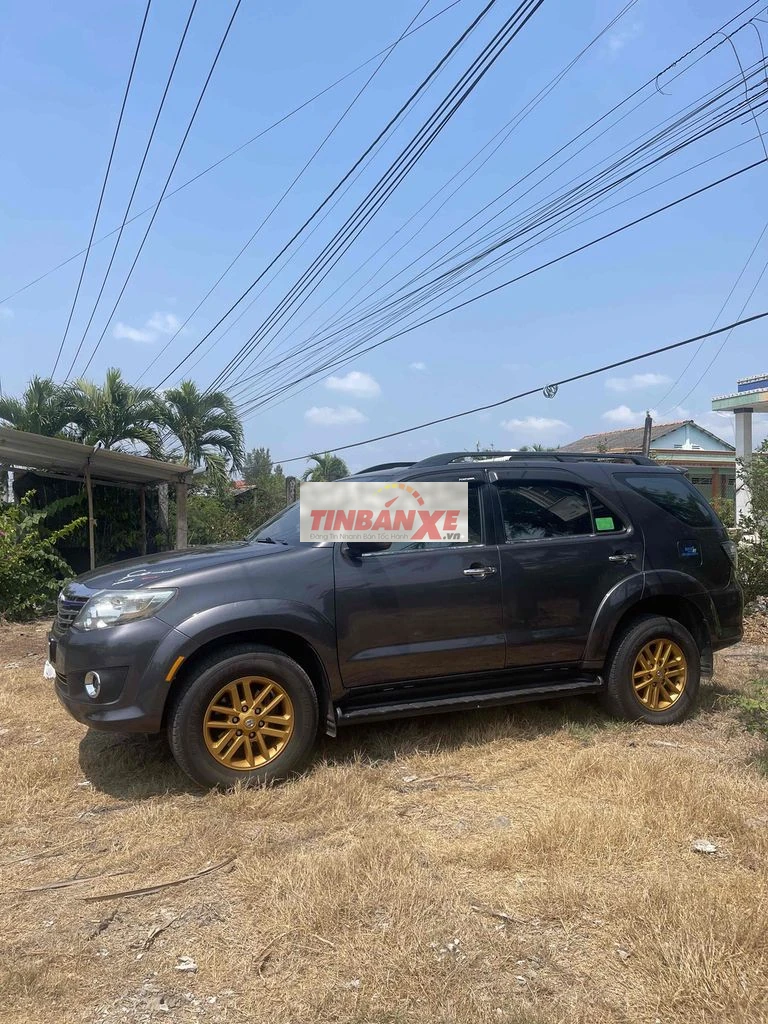 Toyota Fortuner Xám 7 chỗ