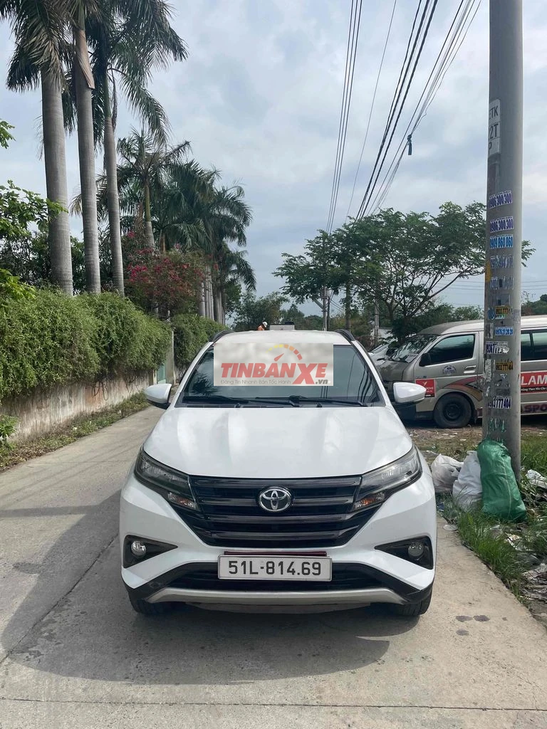 Toyota Rush 2019 Trắng 7 chỗ