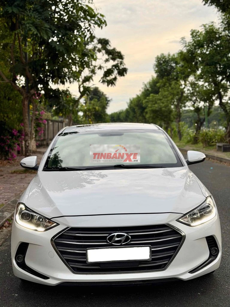 Hyundai Elantra 2018 1.6AT Trắng 90000 km