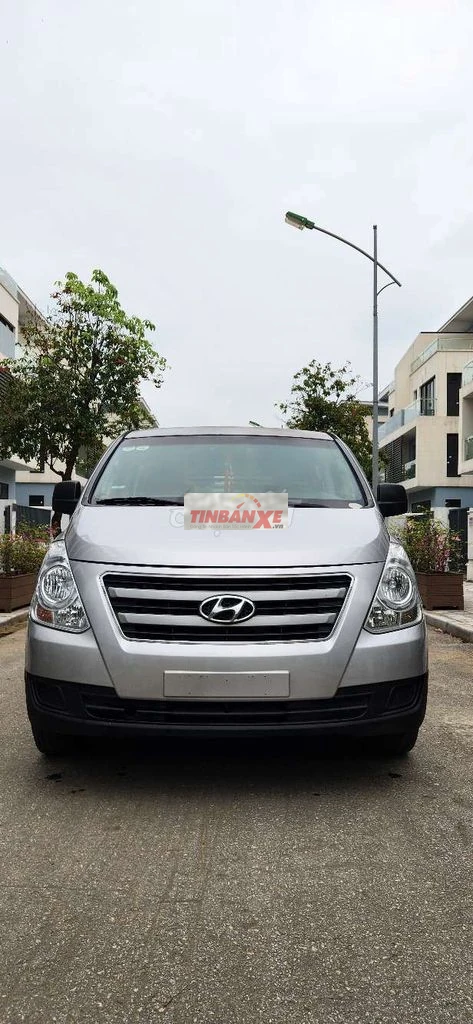 Hyundai Starex 2016 Bạc