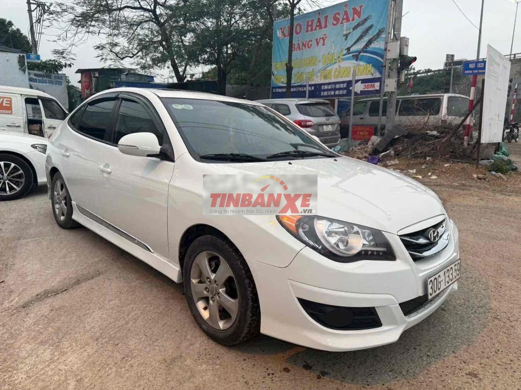 Hyundai Avante Trắng 5 chỗ