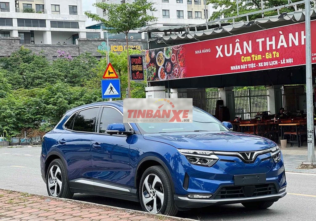 Xe điện VinFast VF8 Eco 2023 Xanh