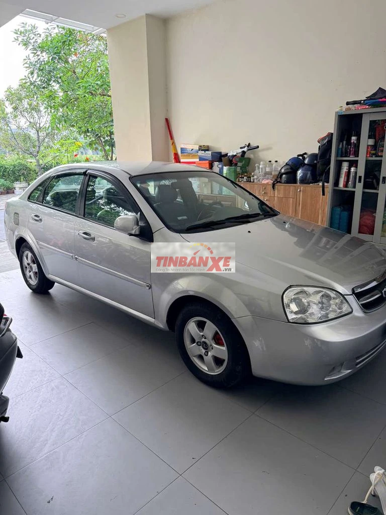Chevrolet Lacetti màu Bạc
