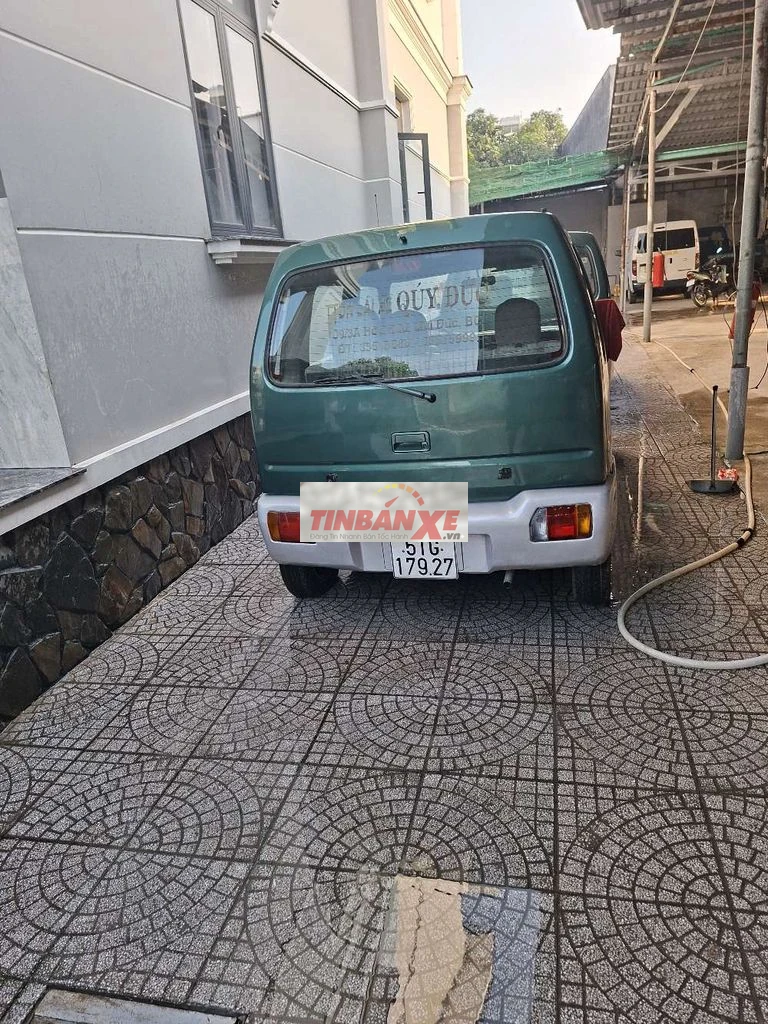 Suzuki 4 chỗ màu Xanh lá