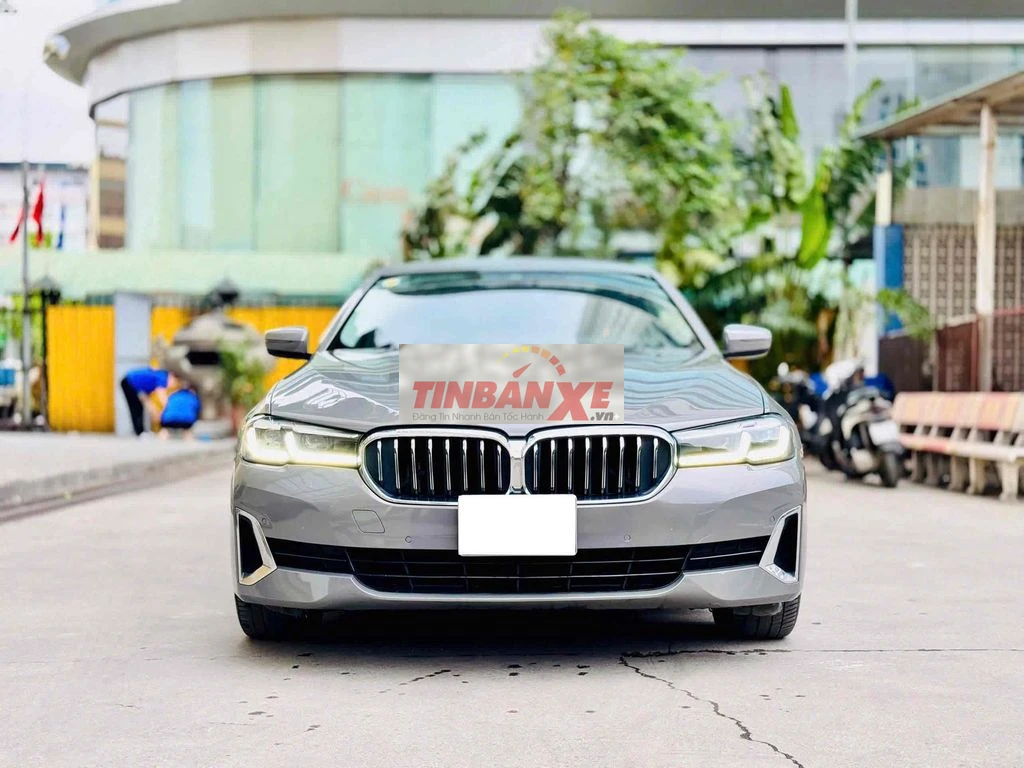 BMW 520i Luxury Line 2021 xám xi măng siêu đẹp