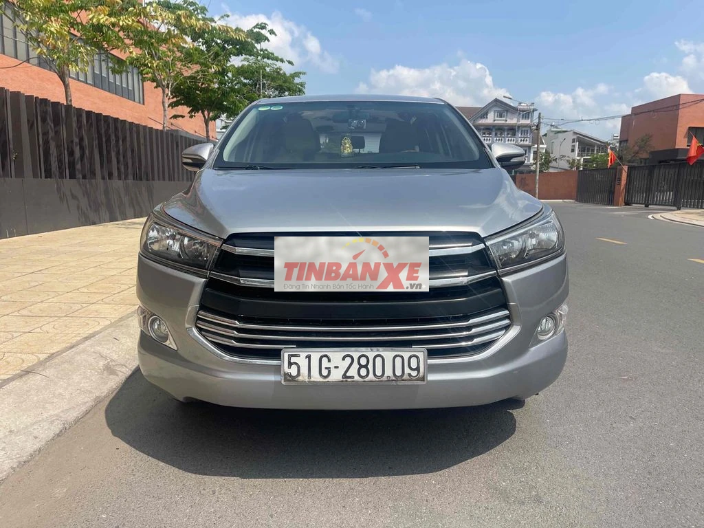 E cần bán Toyota Innova 2017 Bạc-1 đời chủ