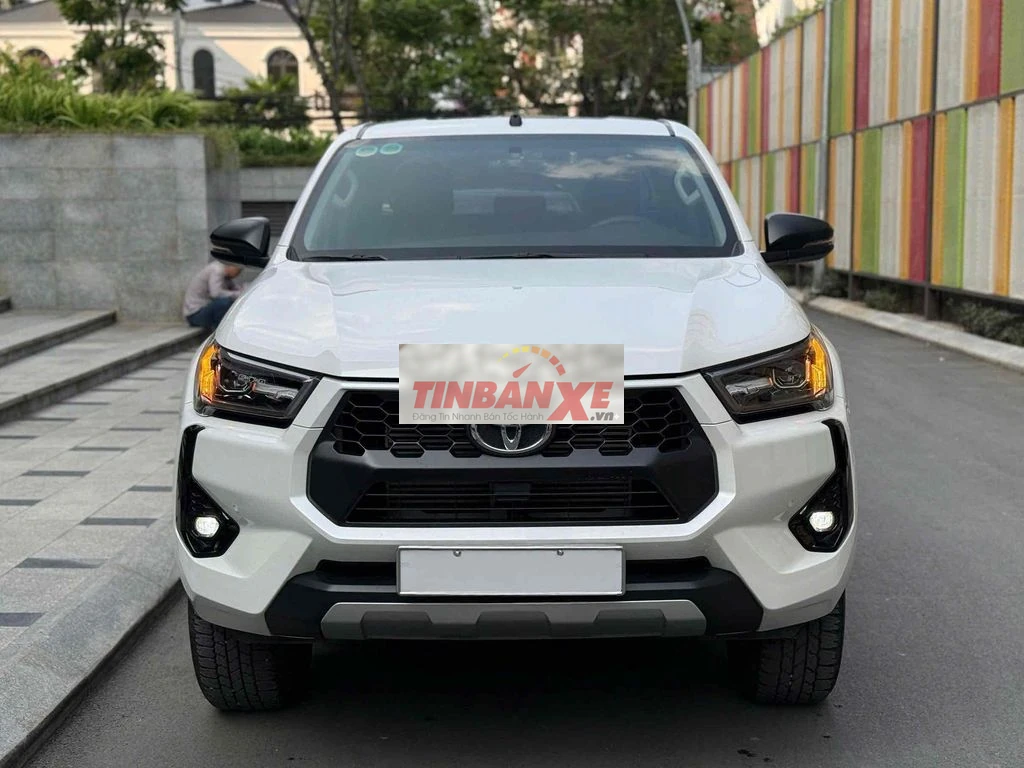 Toyota Hilux 2025 Số Tự Động - Lướt 6.000km