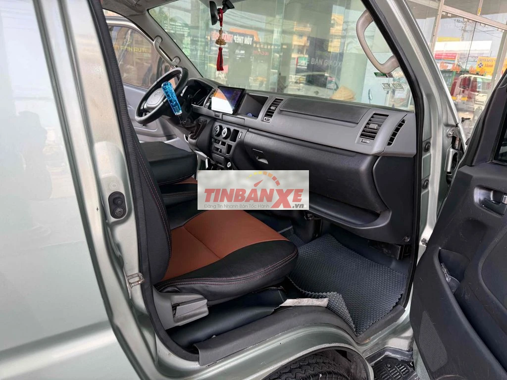 Toyota Hiace 6 chỗ Bạc