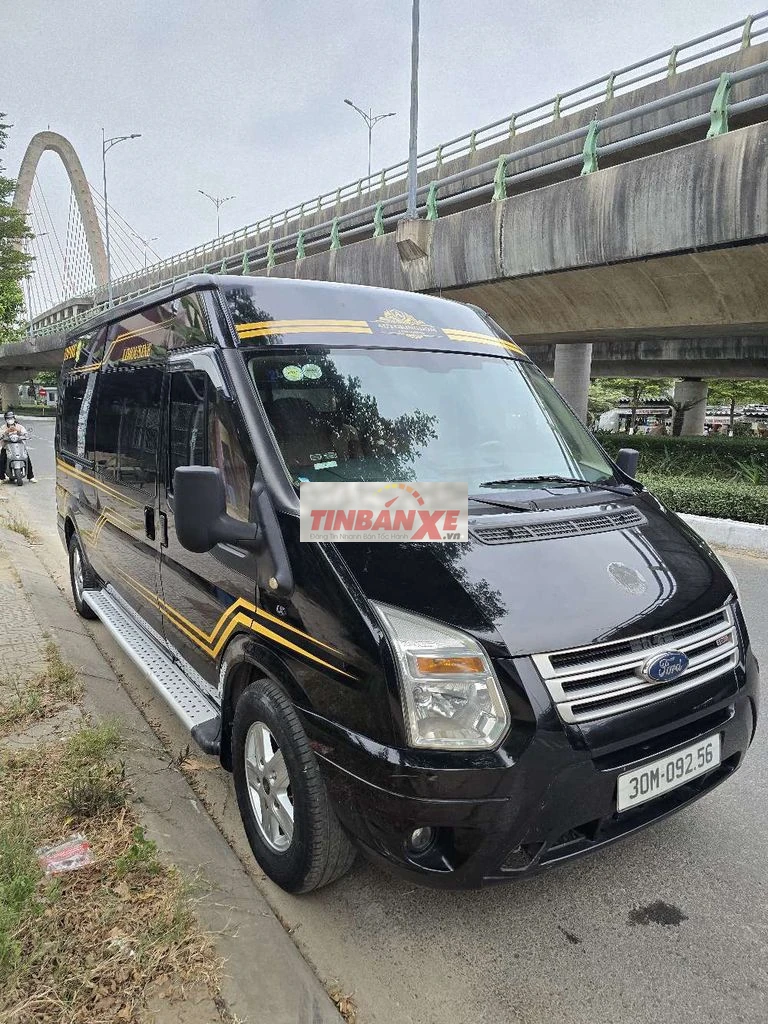 Ford Transit 2019 Limousine Đen bản 10 chỗ