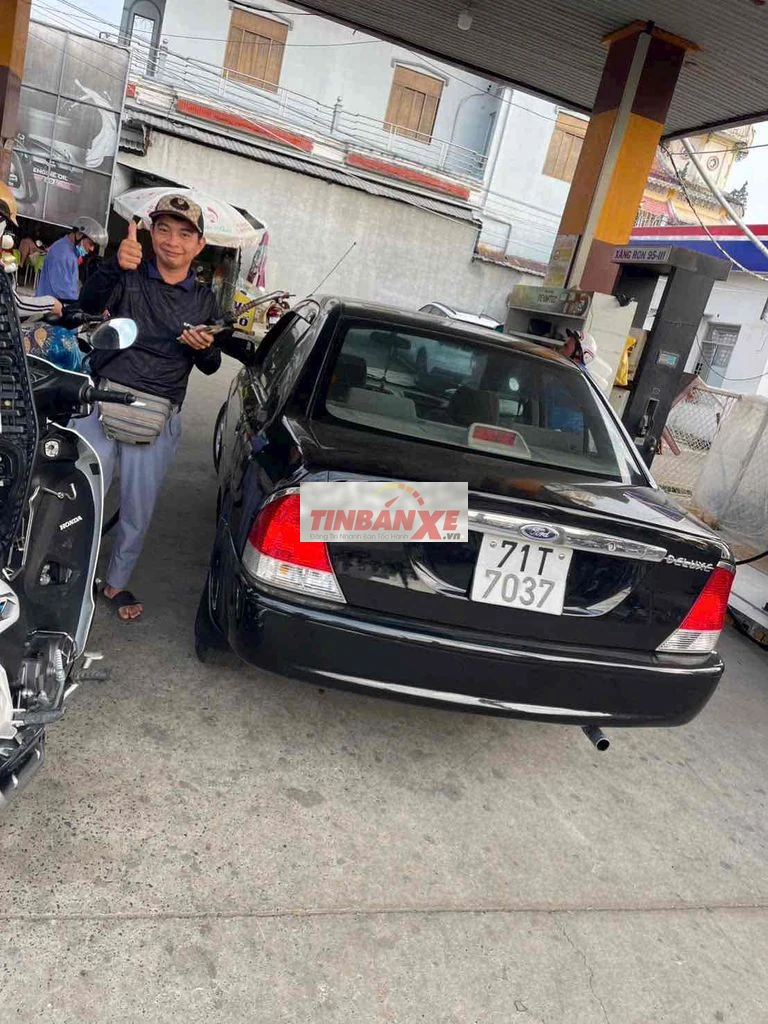 Ford Laser Đen 5 chỗ