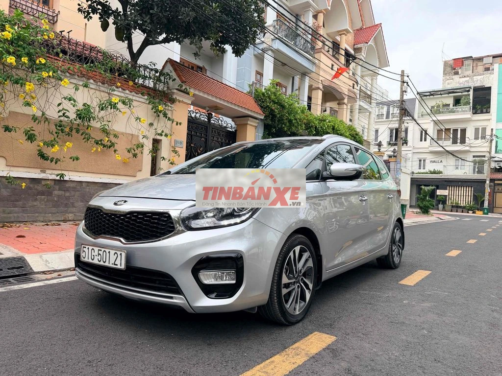 Kia Rondo 2.0 số tự động 7 chỗ model 2018