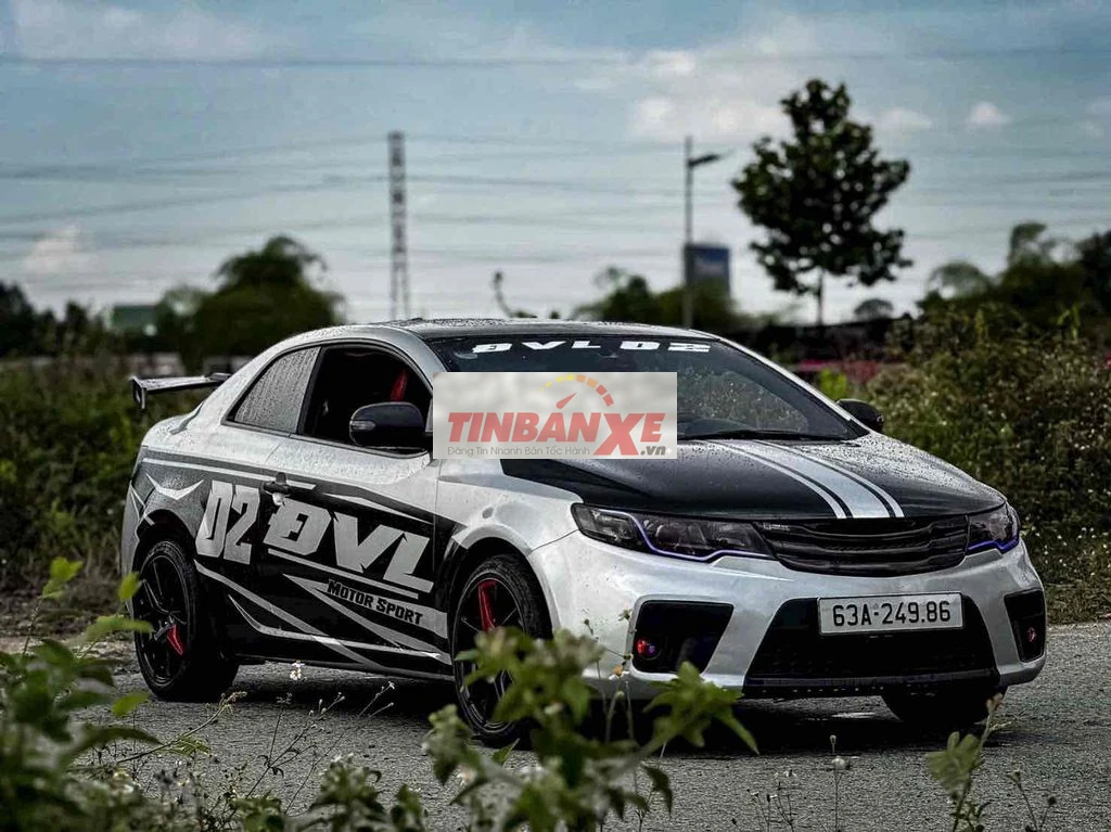 Kia Koup màu Bạc