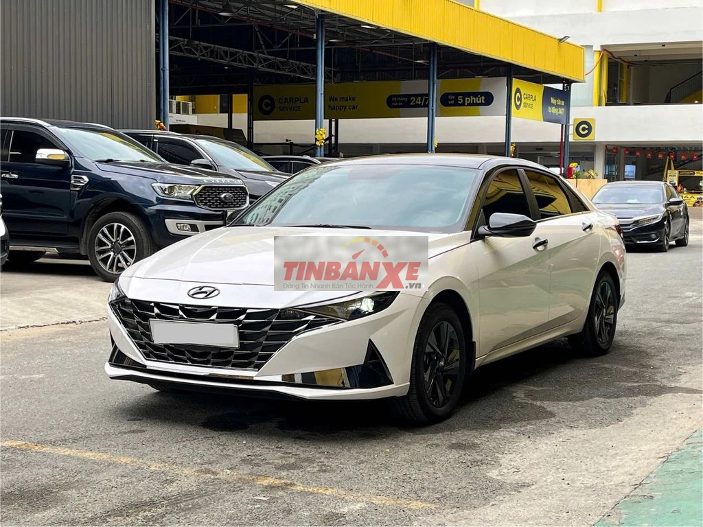 Hyundai Elantra 1.6 AT đặc biệt 2024 gia đình lướt
