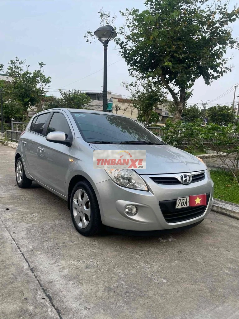 Hyundai i20 Bạc