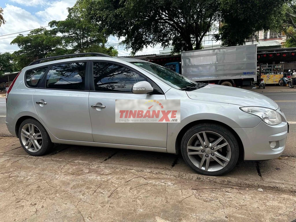 Hyundai i30 2009 1.6 AT - 80000 km